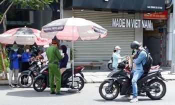 Đà Nẵng nới lỏng giãn cách: Người dân ở "vùng xanh" được đi chợ, tập thể dục nơi công cộng