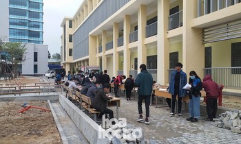 Bất chấp trời rét buốt, sinh viên ĐH Đà Nẵng vẫn nhiệt tình đi hiến máu nhân đạo