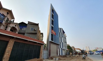 Xuất hiện nhà xây dựng kiểu 'lưỡi rìu' trên đường Phạm Văn Đồng