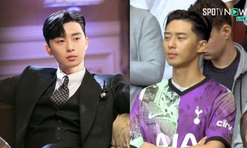 Tưởng bận đi quay "Captain Marvel 2" nhưng sao Park Seo Joon lại ngồi xem bóng đá ở Anh?