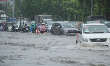 Người dân ở 'rốn ngập' Nguyễn Hữu Cảnh lại thấp thỏm khi mùa mưa đến