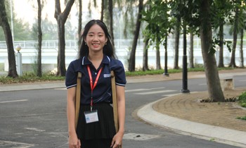 Nghị lực của nữ sinh 15 năm đồng hành cùng đôi nạng gỗ