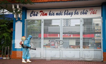 Các trường học ở TPHCM đang khẩn trương chuẩn bị đón học sinh trở lại trường