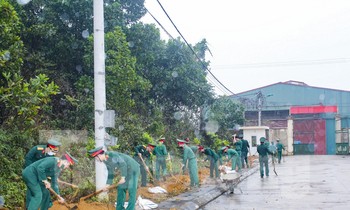 Cán bộ, ĐVTN Học viện KTQS ra quân hưởng hưởng Tháng Thanh niên và Tết trồng cây 2021