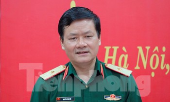 Thiếu tướng Nguyễn Văn Đức, Cục trưởng Cục Tuyên huấn chủ trì họp báo quý 1 năm 2021 của Bộ Quốc phòng, sáng 9/4. Ảnh: Nguyễn Minh
