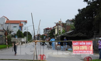 Toàn bộ xã Đạo Lý, huyện Lý Nhân bị phong toả vì được xác định là ổ dịch - Ảnh: Hoàng Long