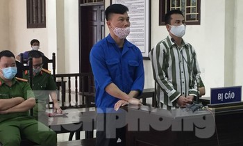 Kiên "Khuể" và Trường "con" nhận tổng án 15 năm tù vì chém người - Ảnh: Hoàng Long