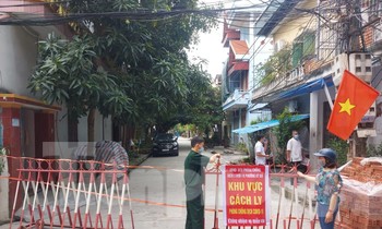 Khẩn trương phong toả các điểm liên quan đến 4 sinh viên Đại học Y Dược Thái Bình dương tính với SARS-CoV-2 - Ảnh: Hoàng Long