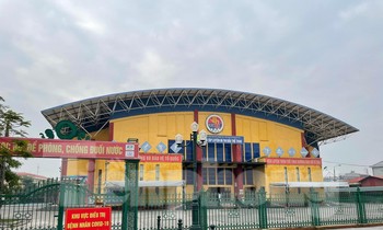 Từ sáng nay, 29/11, bệnh viện dã chiến tại huyện Hải Hậu bắt đầu hoạt đông - Ảnh: Hoàng Long