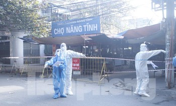 Ổ dịch mới của thành phố Nam Định xuất hiện tại khu vực chợ Năng Tình - Ảnh: Hoàng Long
