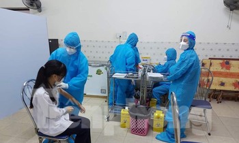 Nam Định triển khai tiêm vắc xin phòng chống COVID-19 cho trẻ em từ 12 đến 17 tuổi - Ảnh: LTN