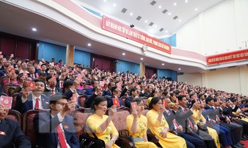 Lúc 2 giờ ngày 20/9, Đại hội Đảng bộ tỉnh Hà Nam lần thứ XX bắt đầu khai mạc. Ảnh: Hoàng Long