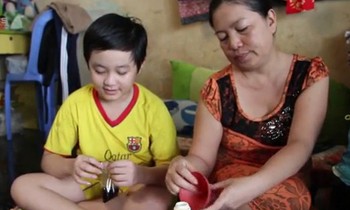 Cậu bé 13 tuổi hát cải lương ngọt ngào