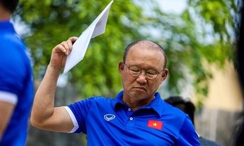 HLV Park Hang Seo không vui vì danh sách đội tuyển Việt Nam có lúc bị tiết lộ.