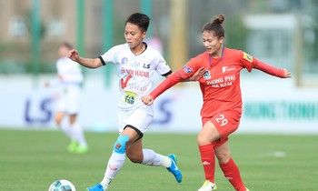 Hà Nội Watabe (áo trắng) sẽ tranh chức vô địch với Tp Hồ Chí Minh ở vòng cuối giải bóng đá nữ VĐQG-cúp Thái Sơn Bắc 2021. (ảnh Xuân Hà)