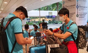 Đội tuyển Việt Nam đã đặt chân tới Singapore chiều 1/12 để chuẩn bị cho AFF Cup 2020. (ảnh Anh Đoàn)