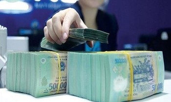 Ngân hàng Nhà nước cho biết, thời gian tới sẽ siết tín dụng vào lĩnh vực rủi ro như bất động sản, chứng khoán. Ảnh minh hoạ