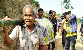 Gánh bệnh nhân chạy đua với 'tử thần'