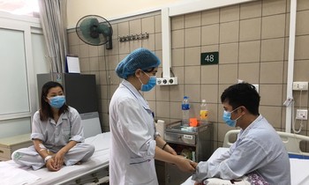 Hai vợ chồng ngộ độc vì dùng tinh dầu xông hơi đuổi muỗi