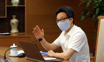 Phó Thủ tướng Vũ Đức Đam chủ trì cuộc họp Ảnh: Đình Nam