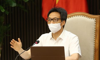Phó Thủ tướng Vũ Đức Đam chủ trì cuộc họp trực tuyến chiều 16/5