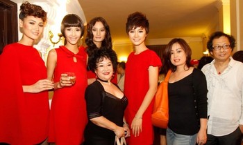 Top 4 Model khoe chiều cao khủng khi dự tiệc