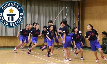 Một phút nhảy dây phá kỷ lục Guinness của học sinh Nhật Bản