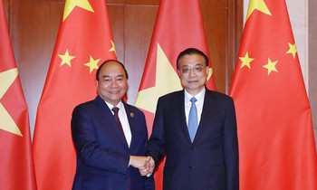 Thủ tướng Nguyễn Xuân Phúc trong cuộc hội đàm với Thủ tướng Trung Quốc Lý Khắc Cường. (Ảnh: Quang Hiếu)