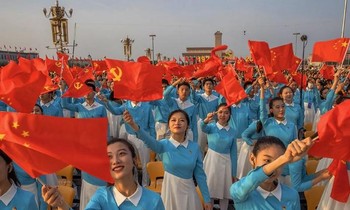 Quang cảnh buổi diễn tập chuẩn bị cho lễ kỷ niệm 100 năm thành lập Đảng Cộng sản Trung Quốc vào tháng 7/2021. (Ảnh: EPA-EFE)