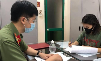 P.N.T làm việc với cơ quan chức năng. Ảnh ANTĐ