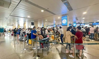 Người về quê đông nhưng chỉ bằng một nửa so với trước dịch COVID-19
