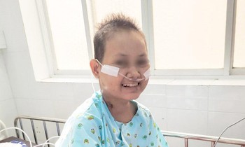 Bé gái 14 tuổi vượt qua 'cửa tử' sau 80 ngày nguy kịch vì COVID-19