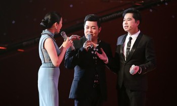 Lệ Quyên, Ngọc Sơn và Quang Lê cùng thể hiện ca khúc "Sầu tím thiệp hồng". Ảnh: BTC.