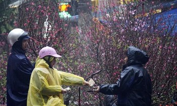 Đêm 26 tháng Chạp, Hà Nội có mưa rào đón rét đậm