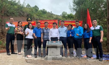 Với sự chung tay của Đoàn Bộ Kế hoạch- Đầu tư, tuổi trẻ Lạng Sơn, cán bộ, chiến sỹ và nhân dân địa phương 5 đường lên cột mốc ở biên giới Bắc Xa đã hoàn thành tốt đẹp -Ảnh: Duy Chiến