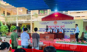 Phiên tòa giả định "Lỗi tại ai" được tổ chức tại huyện biên giới Cao Lộc là hoạt động thiết thực, bổ ích -Ảnh: Duy Chiến