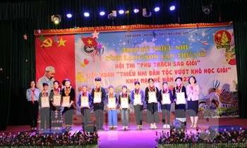 33 em thiếu nhi người dân tộc thiểu số Lạng Sơn vượt khó, học giỏi được tôn vinh, khen thưởng -Ảnh: Duy Chiến