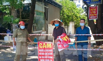 Nghệ An: Lập hơn 60 điểm chốt chặn, cấm người lạ vào ngõ vì liên tiếp có ca mắc COVID-19