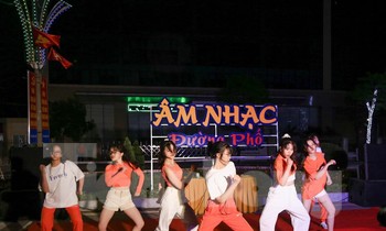 Hòa mình vào không gian âm nhạc đường phố sôi động ở Cửa Lò