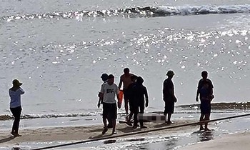 Hai mẹ con du khách Hà Nội bị đuối nước ở bãi biển Thiên Cầm