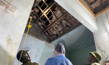 Hàng chục nhà dân trơ nóc sau lốc xoáy kinh hoàng trong đêm ở Hà Tĩnh