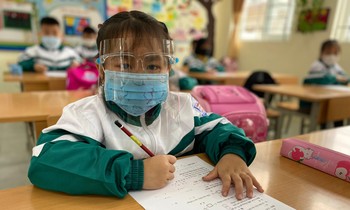 Đưa học sinh trở lại trường học trực tiếp sau Tết là một yêu cầu.