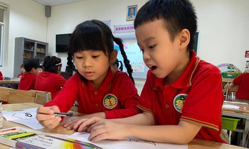 Học sinh học SGK mới, môn Tiếng Việt 1 năm học 2020-2021.