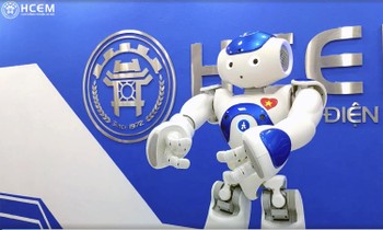 Robot nhảy điệu Ghen Cô Vy cổ vũ chống dịch COVID-19