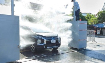 Hệ thống máy phun khử khuẩn tự động phòng, chống dịch COVID-19 của Trường Đại học Sao Đỏ