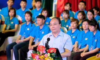 Thủ tướng đối thoại với công nhân, lao động.