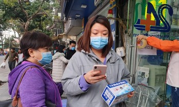 Giá khẩu trang tăng mạnh trong những ngày gần đây (ảnh Long Vân)
