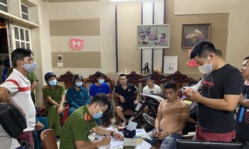 Khám xét hơn 30 địa điểm ở nhiều tỉnh thành liên quan đường dây cờ mạng qua mạng