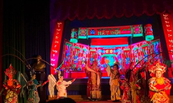 Mang không gian hát bội đến gần sinh viên