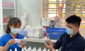 Sản xuất nước rửa tay sát khuẩn phục vụ công tác phòng chống dịch